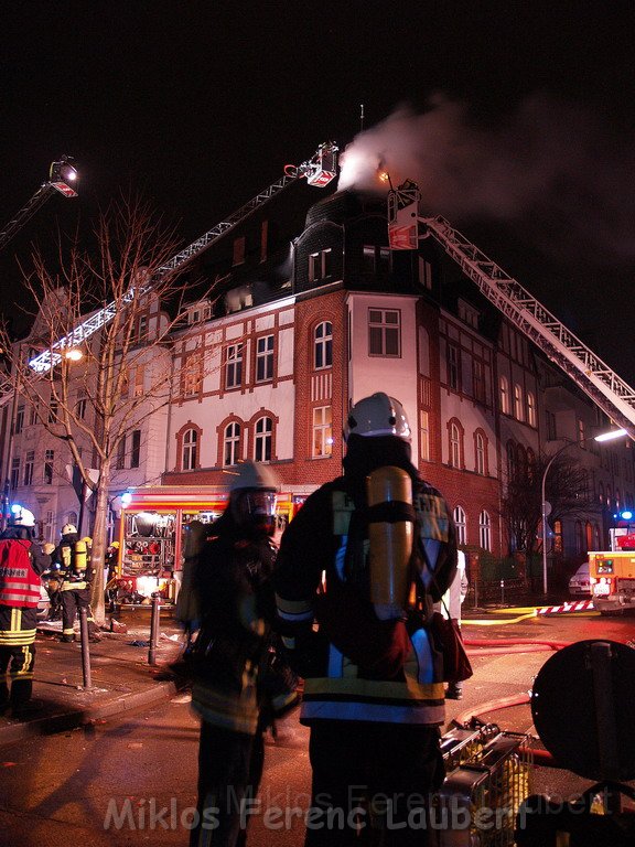 Feuer 3 Dachstuhlbrand Koeln Muelheim Gluecksburgstr P039.JPG